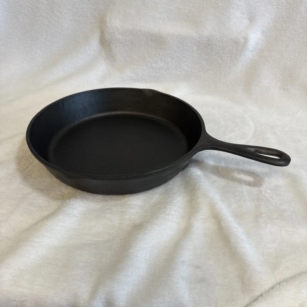Lodge Cast Iron 10 inch Skillet Largemouth Bass Wildlife Series Fishing‎ Pan USA